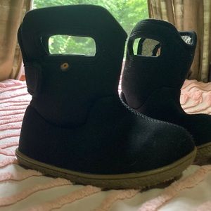 Black Bogs toddler size 8